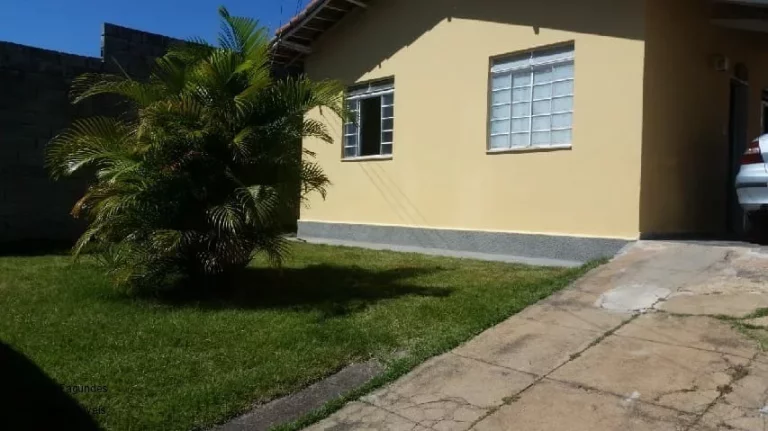 Imagem CASA RESIDENCIAL em ALFENAS - MG, CONJUNTO HABITACIONAL CAMPO ALEGRE (POR DO SOL)