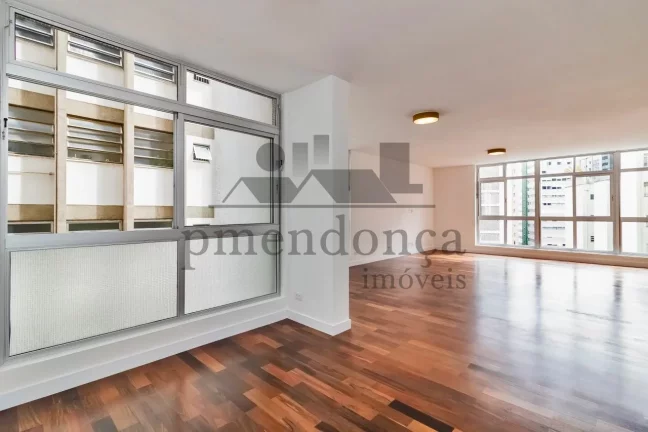Imagem Apartamento reformado com 267m², 3 suítes e 2 vagas de garagem a venda no Paraíso.