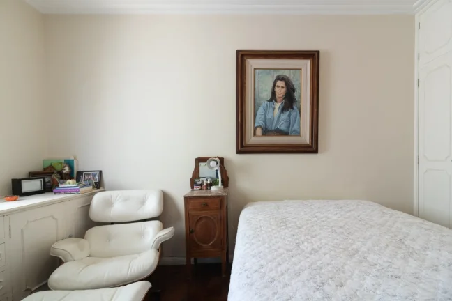 Imagem Apartamento 251M², 4Q, 2 Suítes, 3 Banheiros, 3 Vagas, Suíte Master, Jacuzzi, Piscina, Depósito, Sala 3 Ambientes, Vista Livre, Sauna, Quadra.