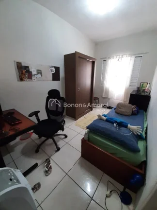 Imagem Casa térrea, com edícula, localizada no pitoresco Jardim Eulina, em Campinas! Com três quartos, s...