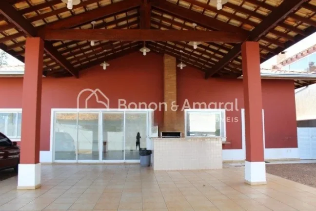 Imagem Esta casa está localizada em um condomínio fechado com portaria 24 horas e diversas opções de la...