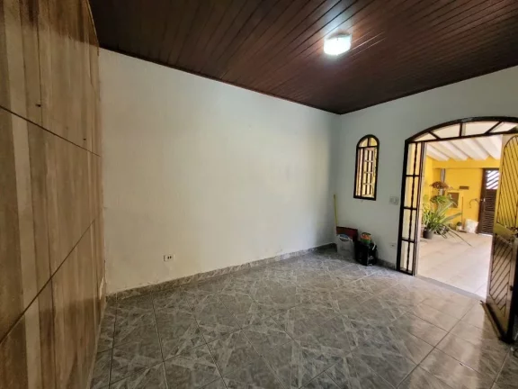Imagem VICENTE DE CARVALHO- CASA TOTALMENTE REFORMADA , RICA EM ARMÁRIOS , GARAGEM PARA 04 AUTOS.