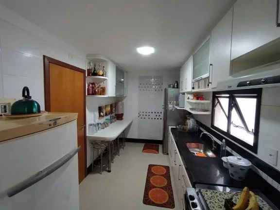Imagem Excelente Apartamento de Frente para o Mar na Praia do Morro composto por 4 dormitório sendo 3 suítes, com 2 vagas de garagem.