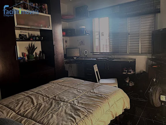 Imagem Excelente Sobrado com 4 quartos, 3 banheiros e 2 vagas cobertas
