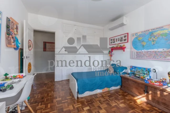 Imagem Apartamento reformado na Av Higienópolis com 3 quartos ( 1 suíte ) e 2 vagas, 219m³