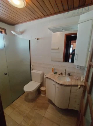 Imagem Imóvel de luxo no Condomínio Bosque de Grevílea em Vinhedo-SP: 3 quartos, 2 suítes, 3 salas, 3 banheiros, 4 vagas, 245m².
