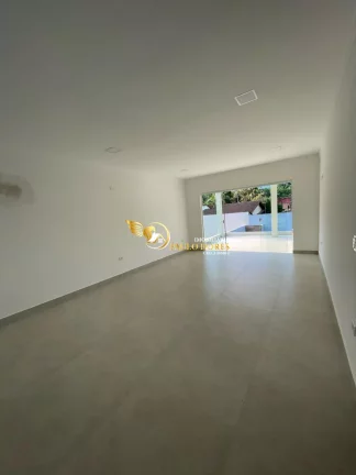 Imagem CASA À VENDA MODERNA E CHARMOSA-RECÉM CONSTRUÍDA COM VISTA PARA A NATUREZA EM CONDOMÍNIO FECHADO EM UBATUBA-SP
