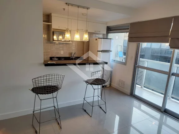 Imagem Apartamento com 2 qts mobiliado 72m² suíte e varandão - Barra da Tijuca