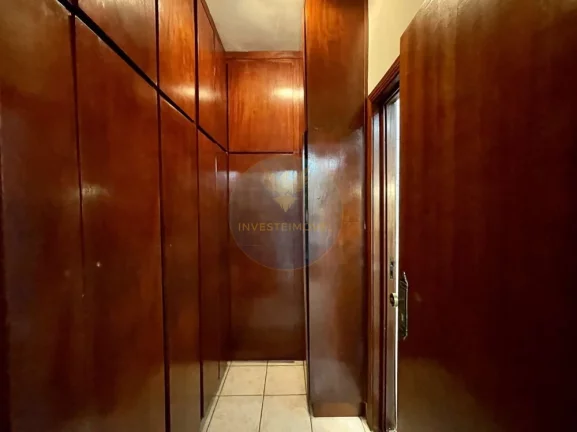 Imagem Casa em Condomínio a Venda no bairro Granja Viana - Carapicuíba, SP