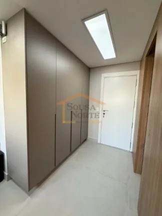 Imagem Apartamento mobiliado com 180 m², 3 dormitórios, sendo 3 suítes, 4 banheiros, 3 vagas e varanda. ...