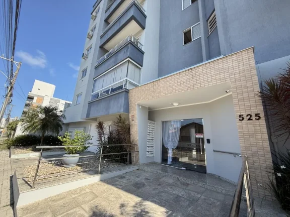 Imagem Adriano Carpes vende apartamento, com 02 quartos, sendo 01 suíte, mobiliado em excelente localização na praia de Gravatá na cidade Navegantes, Santa Catarina próximo ao parque Beto Carrero.