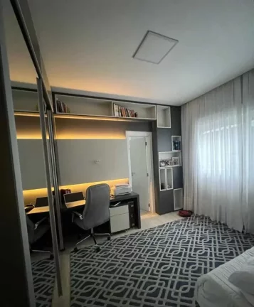 Imagem Casa de alto padrão com 4 suítes e 8 vagas de garagem no Centro de Camboriú