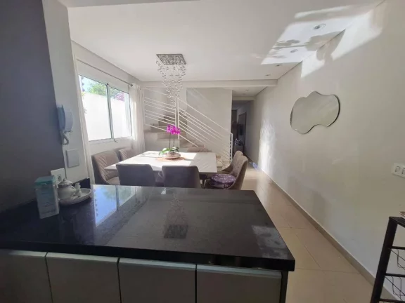 Imagem Sobrado semi geminado 98 m², 3 dorm / 1 suíte, gourmet, ótima localização!