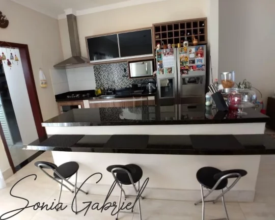 Imagem Venda de Casa em Condomínio em Valinhos-SP 4 Quartos, 4 Suítes, 2 Salas, 4 Banheiros, 6 Vagas de Garagem 340,00m² Imagem Venda de Casa em Condomínio em Valinhos-SP 4 Quartos, 4 Suítes, 2 Salas, 4 Banheiros, 6 Vagas de Garagem 340,00m²
