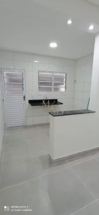 Imagem Casa sobreposta baixa NOVA a venda com 2 dormitórios, garagem, quintal.