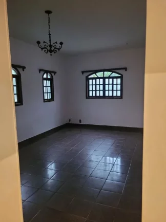 Imagem Chácara 1000m² à Venda em Jambeiro