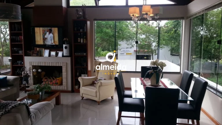 Imagem Casa 4 dormitórios à venda Nossa Senhora de Lourdes Santa Maria/RS