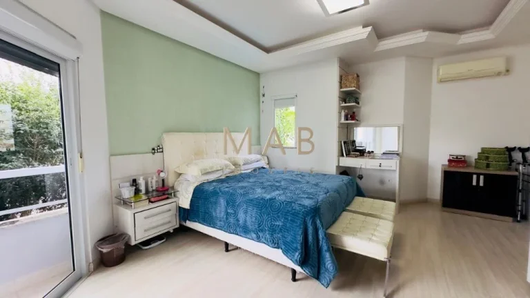 Imagem Imperdível Casa à Venda: 4 Quartos, 4 Suítes, 1 Sala, 5 Banheiros, 3 Vagas de Garagem em Ingleses do Rio Vermelho, Florianópolis-SC!