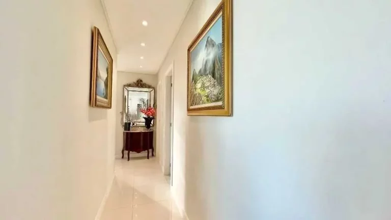Imagem Apartamento mobiliado de alto padrão com 4 dormitórios e 3 vagas no Centro de Balneário Camboriú