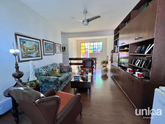 Casa para venda de 05 dormitórios em Santa Maria