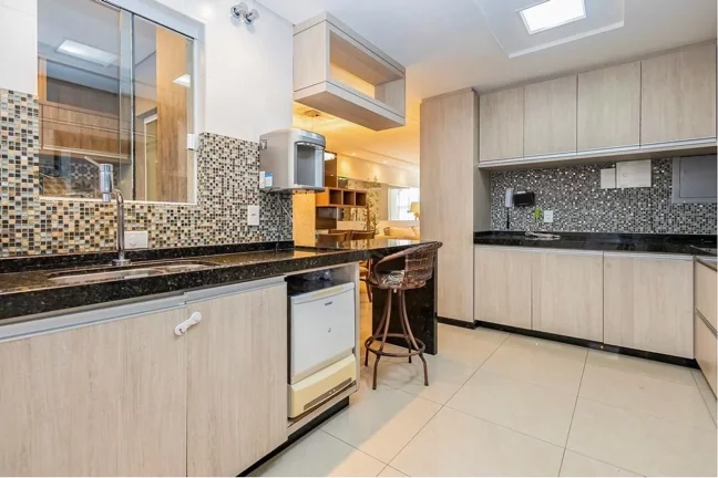 Imagem Casa para Venda em Curitiba, Bom Retiro, 3 dormitórios, 3 suítes, 8 banheiros, 2 vagas