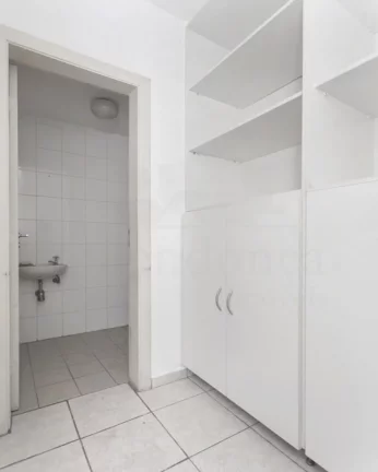 Imagem Apartamento com living para 02 ambientes, piso de tacos, 03 dormitórios, armários embutidos, banhe...