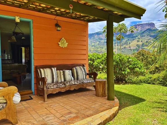 Imagem O privilégio de acordar diante da Pedra do Baú: Exclusividade e Paz