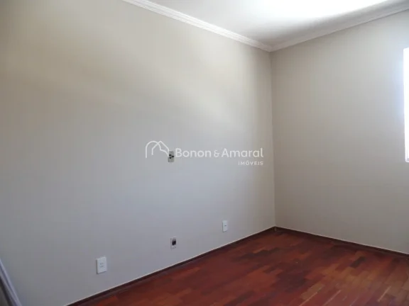 Imagem Reformado, amplo, 3 quartos, sendo 1 suíte, 2 com armários e 1 com bancada para estudo/escritório...