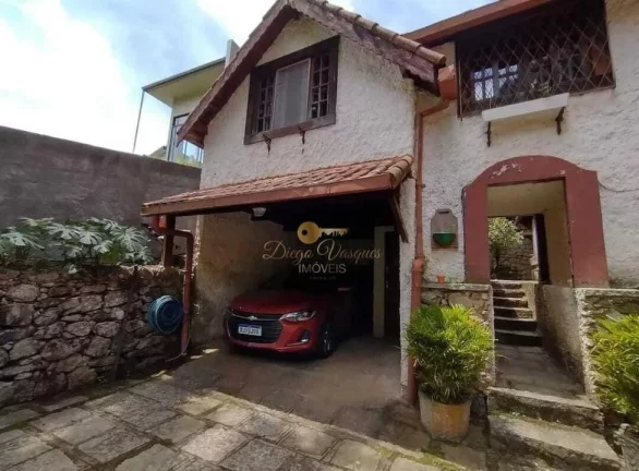 Casa para Venda em Teresópolis / RJ no bairro Cascata dos Amores