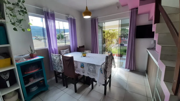 Imagem Casa à venda em Garopaba-SC, bairro Areias de Palhocinha: 3 quartos, 2 salas, 2 banheiros, 1 vaga, 160m². Venha conhecer!