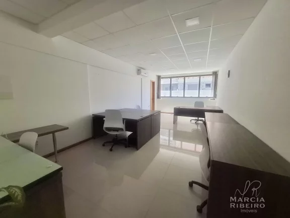 Imagem Sala Comercial com 35m², elevador Maca-Leito