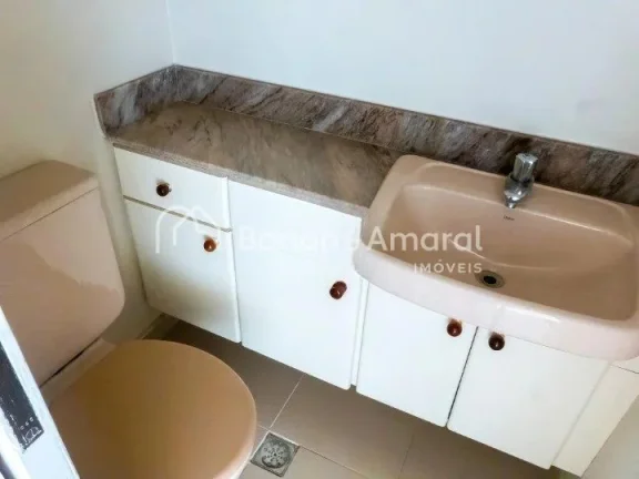 Imagem Apartamento reformado, em andar alto, com forno e armários embutidos e varanda!

Condomínio com ac...