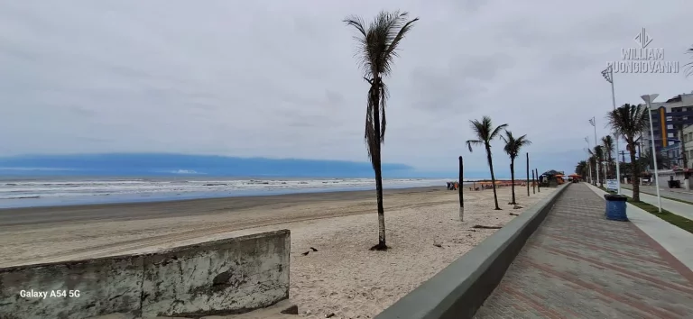 Imagem Apartamento 2 dormitórios sendo 1 suíte + lavabo frente mar em Mongaguá