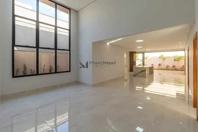 Imagem Casa Térrea Alto Padrão no Portal do Sol Golfe Clube Goiânia