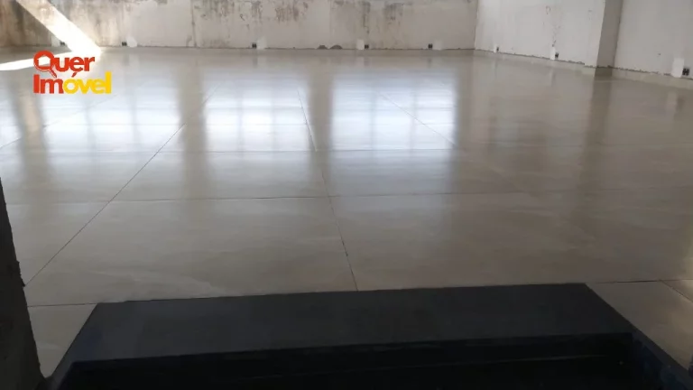 Imagem Galpão Comercial com 3 Salas, 4 Banheiros e 10 Vagas de Garagem em Cravinhos-SP - 1.550,00 m² de Área