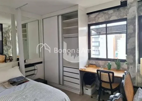 Imagem Com 80m² de área útil, o imóvel conta com dois dormitórios, sendo uma suíte, uma sala espaços...