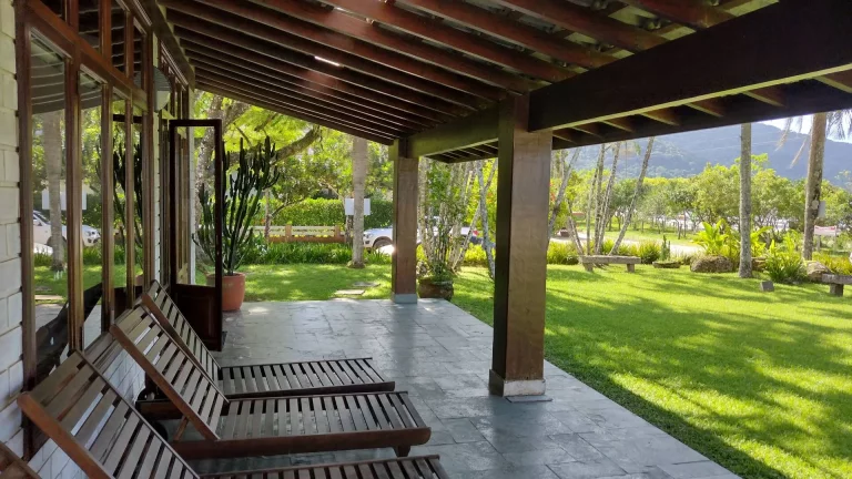 Imagem CASA FRENTE MAR - com 6 dormitórios à suítes - Lagoinha - Ubatuba