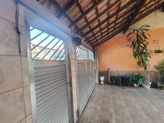 Imagem Casa dormitórios com ampla garagem na Vila Tupi em Praia Grande