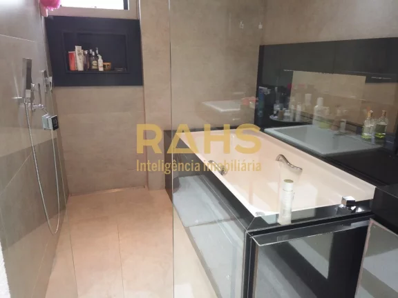 Imagem Espetacular apartamento de muito requinte e bom gosto localizado em região nobre da cidade. Com um ...