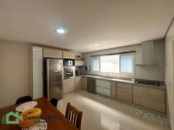 Imagem Casa cond. jatobá Jundiaí,3 suítes sendo 1 master At 354 Ac 275