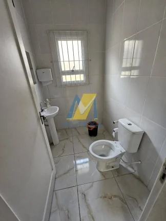Imagem Prédio Comercial de 150m² com 3 Pavimentos, Elevador e Fachada Envidraçada - Projeto Aprovado para Salas Comerciais.