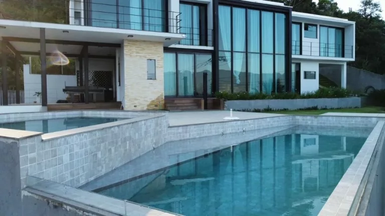 Imagem Sobrado com 5 dormitórios à venda, 529 m² por R$ 4.500.000,00 - Cigarras - São Sebastião/SP