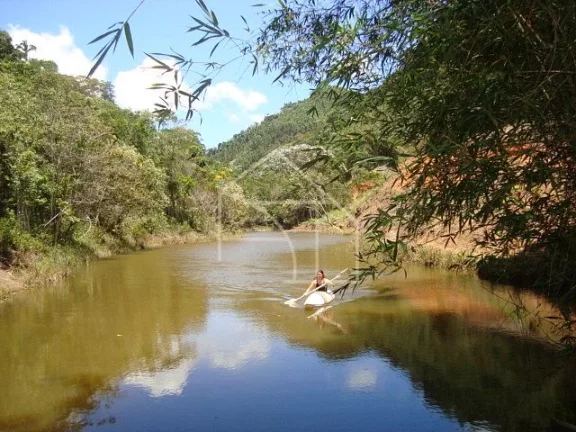 Imagem Sítio a venda entre Santa Leopoldina/Santa Teresa – 11 Hectares