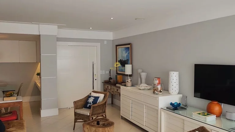 Imagem Apartamento Lateral com Vista Parcial para o Mar

Situado em um dos pontos mais privilegiados da Ens...