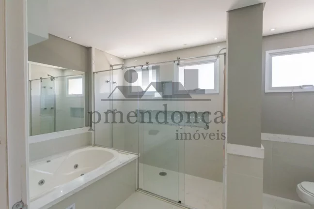 Imagem Apartamento espaçoso com 4 quartos sendo 3 suítes e 4 vagas, 244m²