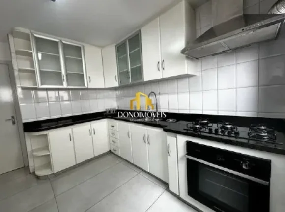 Imagem Apartamento confortável e moderno. Conta com 1 suíte ampla com armários e closet, espaço privati...