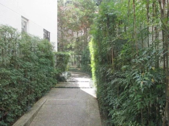 Imagem Casa comercial para locação em São Paulo-SP, bairro Jardim América: 10 salas, 6 banheiros, 25 vagas, 1.500,00 m²!