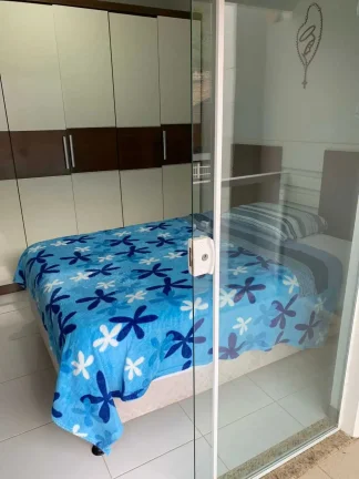 Imagem Sobrado com 2 quartos e 2 vagas de garagem na Praia de Taquaras em Balneário Camboriú