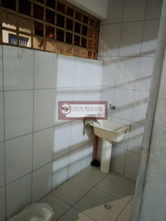 Imagem Casa à Venda no Jardim Edda, SP: 3 Dorms, 1 Banheiro - R$230 Mil, são 3 casinhas no quintal, Ideal para investimento.