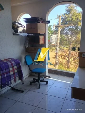 Imagem "Esse sobrado é tipo 2 em 1: casa linda + espaço pra ganhar dinheiro!"